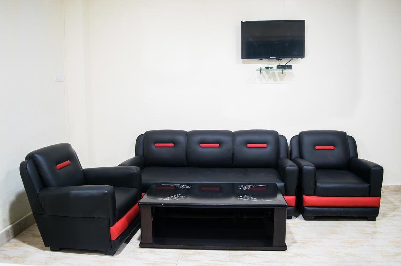 Oyo 11515 The Lily Guest House Шиллонг Экстерьер фото