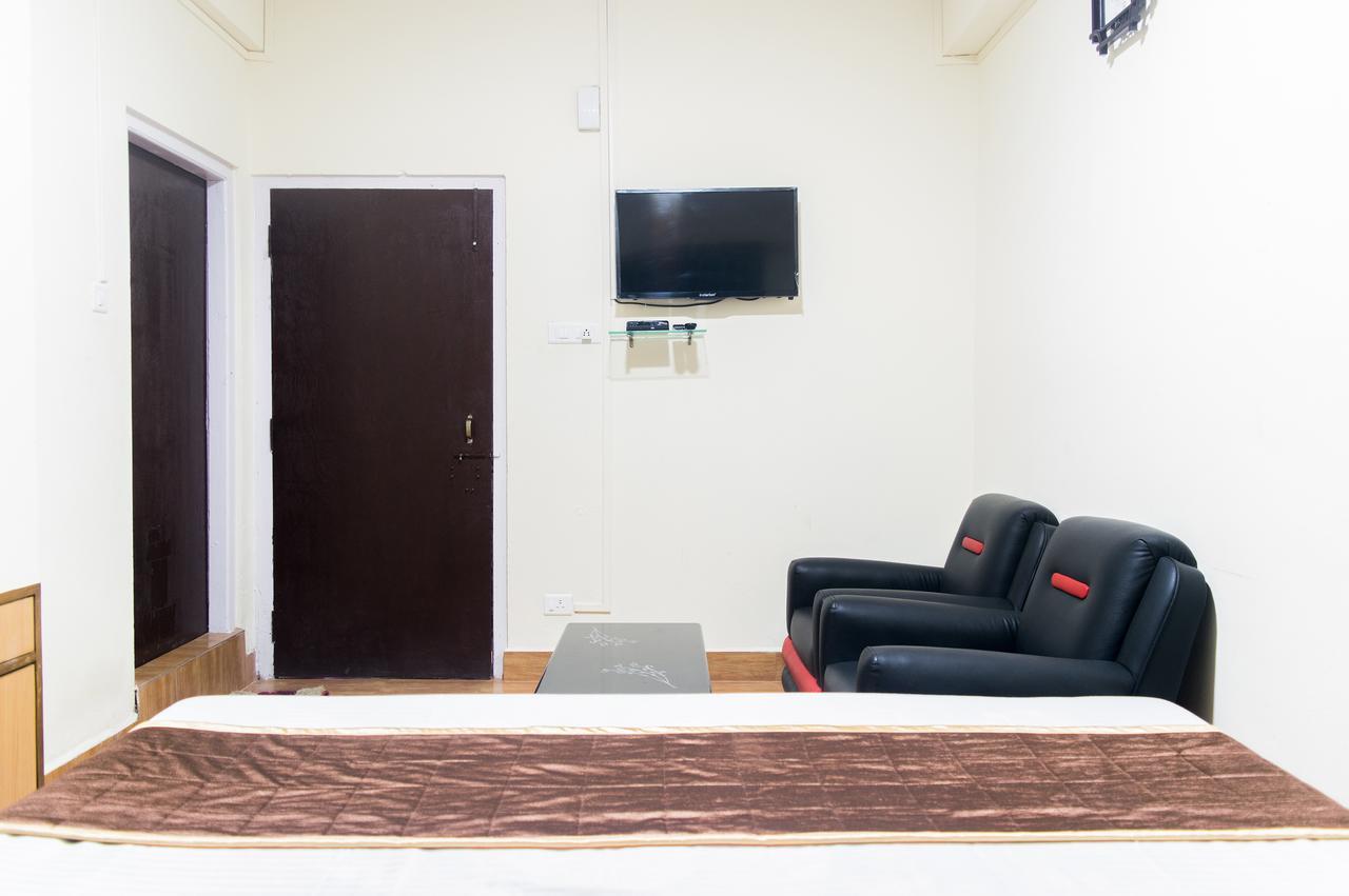 Oyo 11515 The Lily Guest House Шиллонг Экстерьер фото